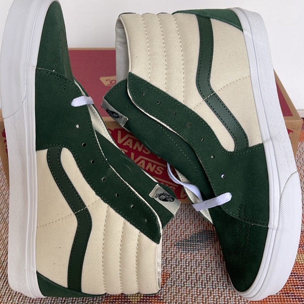 Vans Men’s Sk8-Hi Canvas/Suede Mountain Vie
VN0007NSBD6
Sneakers - Picture 11 of 16